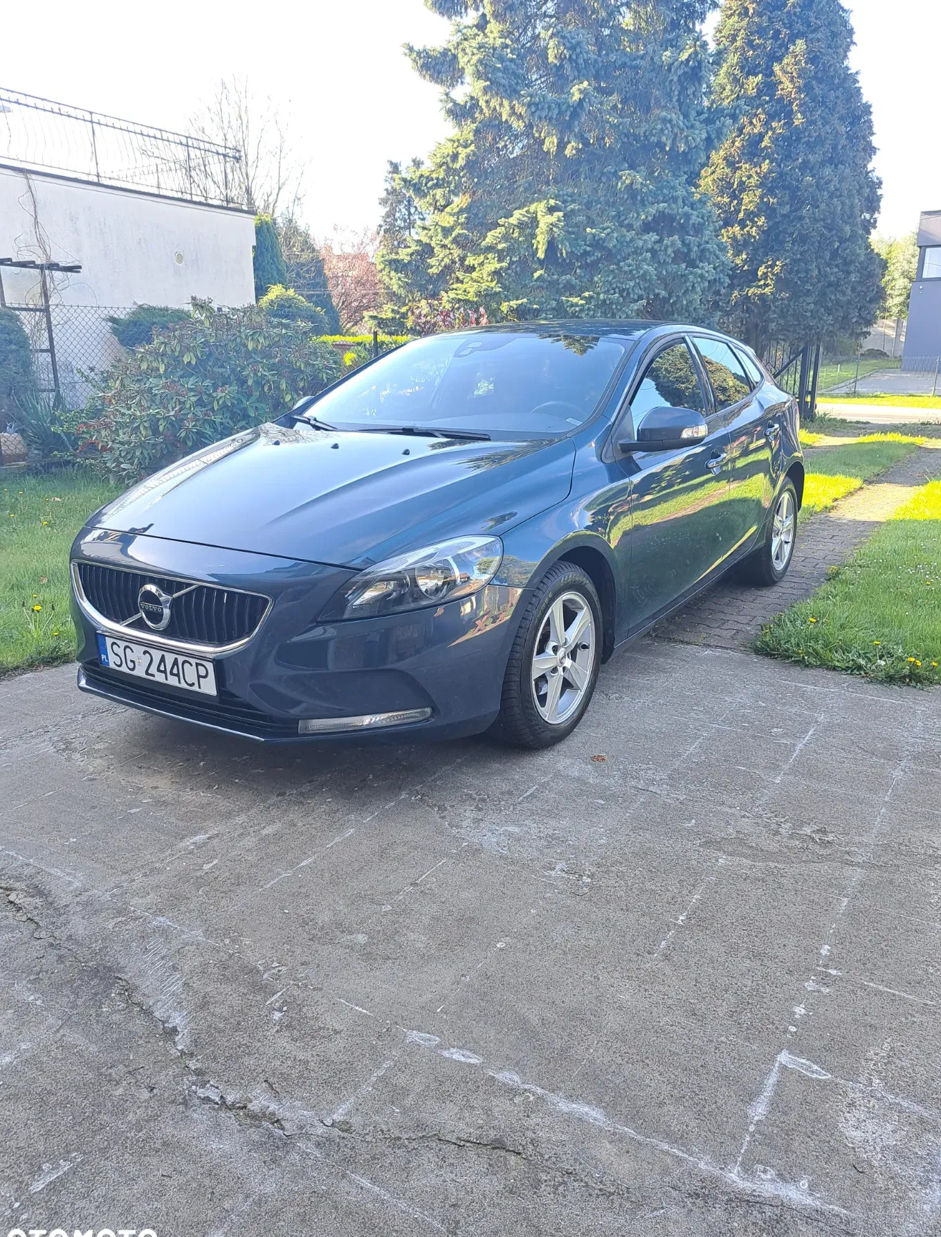 volvo v40 gliwice Volvo V40 cena 49900 przebieg: 143000, rok produkcji 2017 z Gliwice